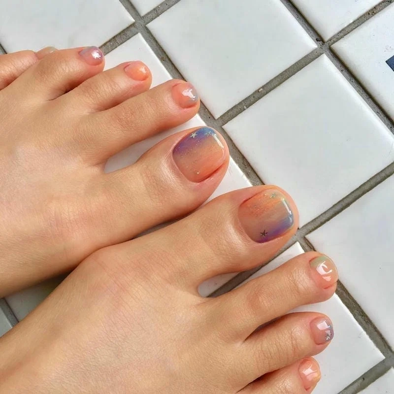 Màu sơn gel móng chân đẹp giúp đôi chân thêm phần nổi bật