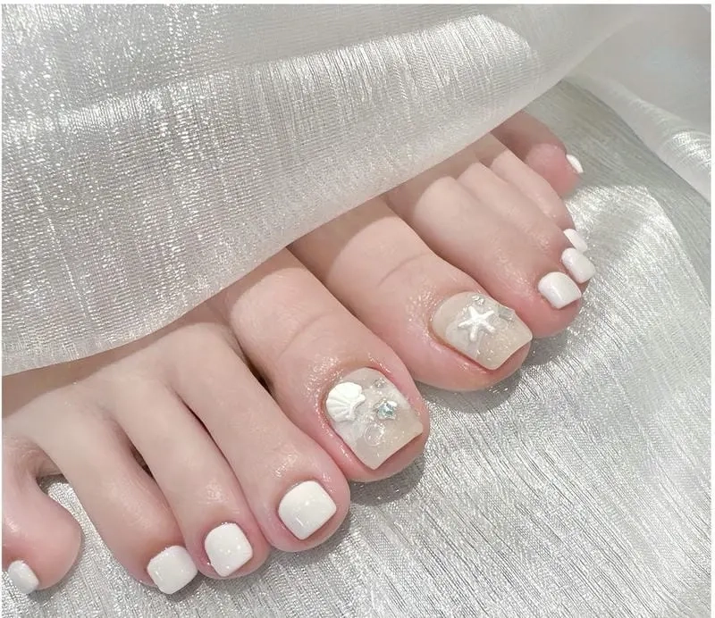 Móng chân giả đính đá giúp nàng có bộ móng hoàn hảo hơn