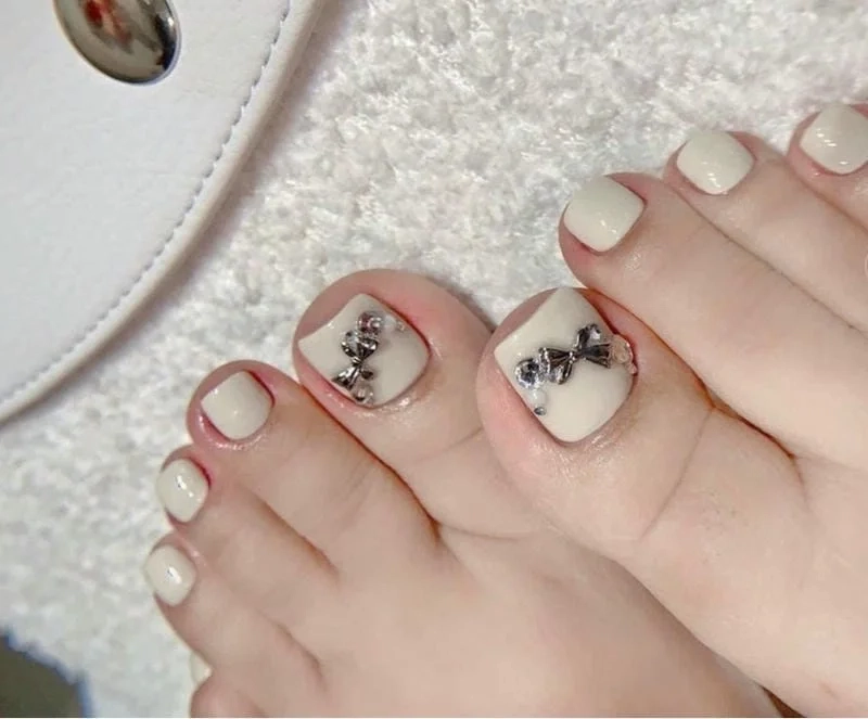 Mẫu móng chân đẹp sáng da phù hợp với mọi phong cách thời trang