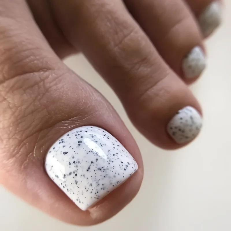 Bộ nail chân đơn giản nhưng vẫn giữ được nét tinh tế