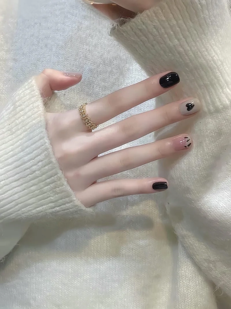 Mẫu nail xinh đơn giản giúp nàng luôn nổi bật