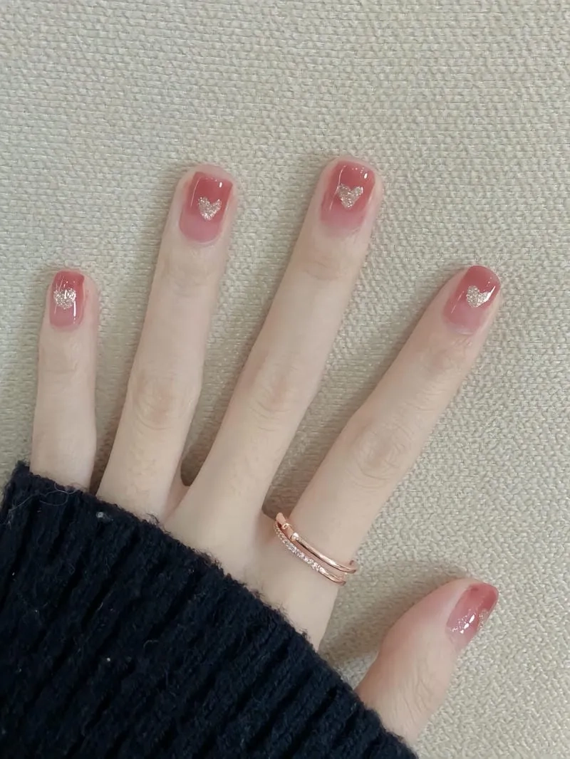 Nail thạch xinh mang lại vẻ đẹp lung linh và sang trọng