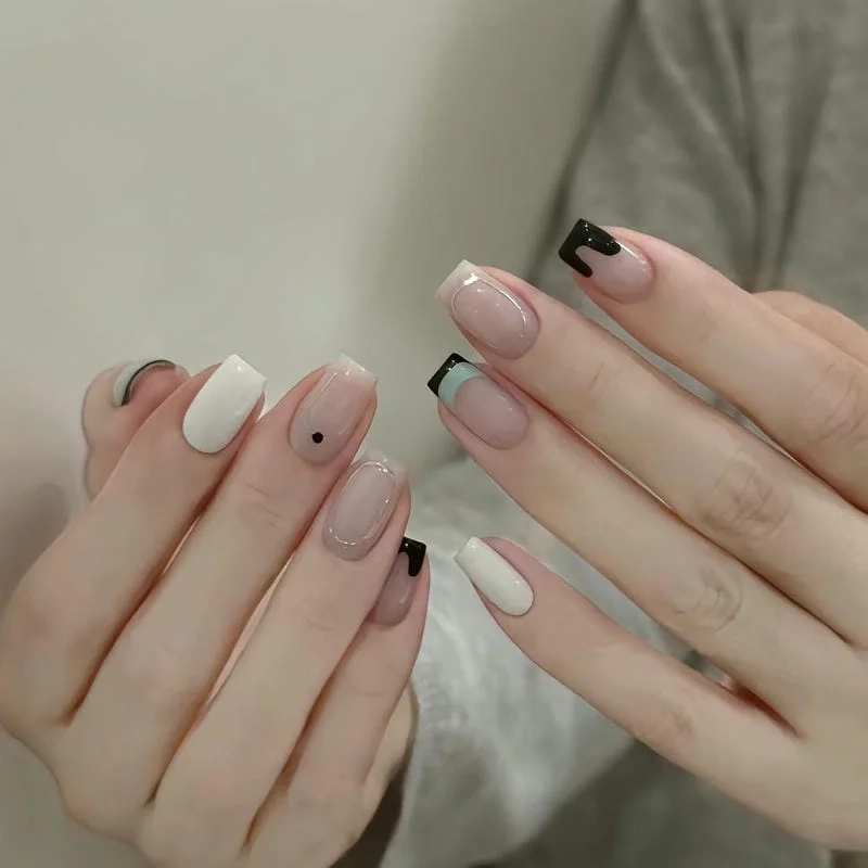 Móng ngắn xinh nhưng vẫn thu hút mọi ánh nhìn