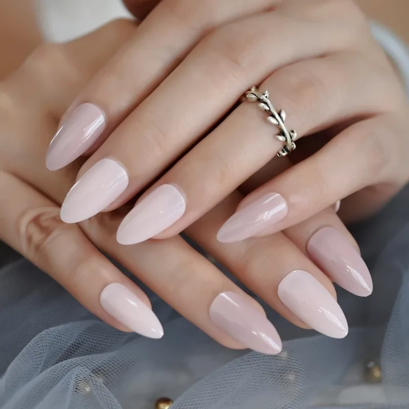 Nail cô dâu móng nhọn lung linh trong ngày trọng đại