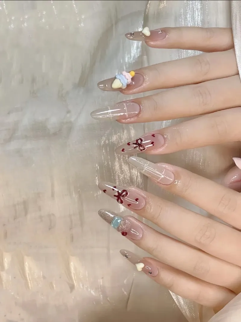 Móng nhọn xinh giúp nàng luôn tự tin tỏa sáng