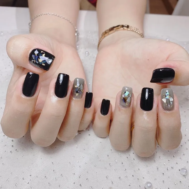 Mẫu nail sang chảnh đơn giản nhưng vẫn không kém phần thu hút