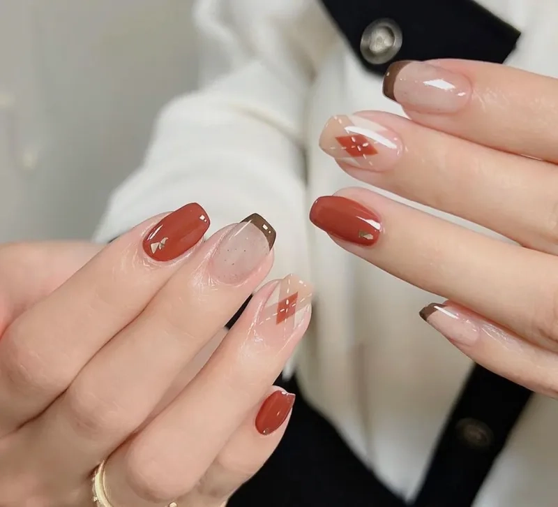 Màu nail làm sáng da tay hot trend được yêu thích nhất