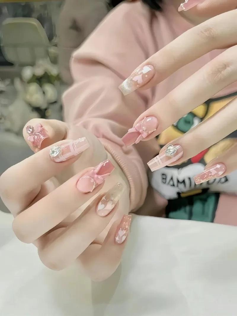 Mẫu nail đơn giản sang trọng giúp nàng luôn quyến rũ