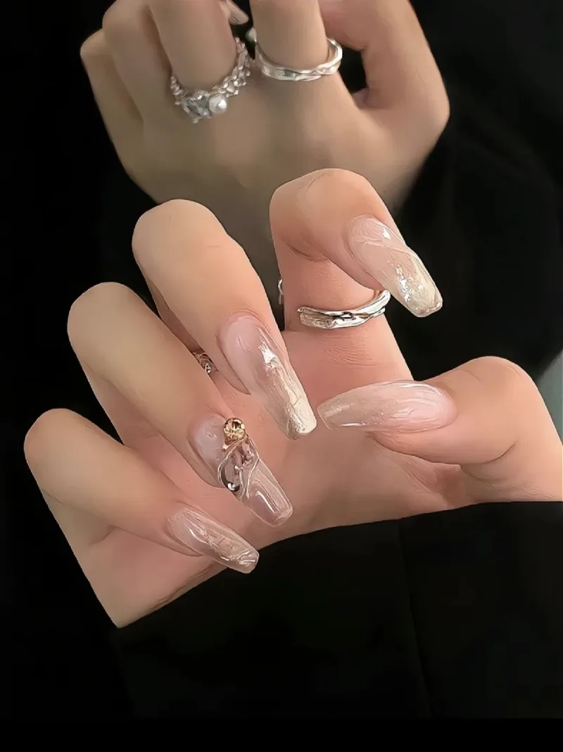 Mẫu nail đơn giản nhẹ nhàng nàng yêu thích sự tinh tế