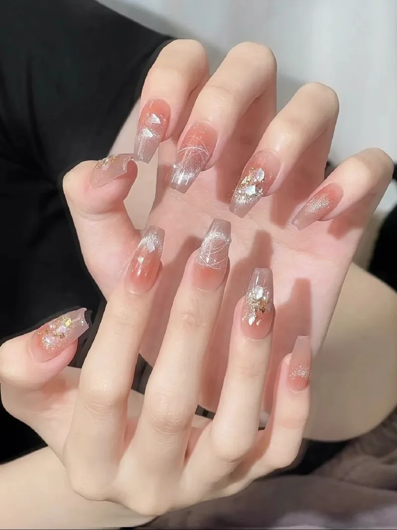Các mẫu nail nhẹ nhàng nàng yêu thích sự tinh tế