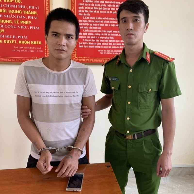 Cười không nhặt được mồm với ảnh meme công an bắt siêu hài
