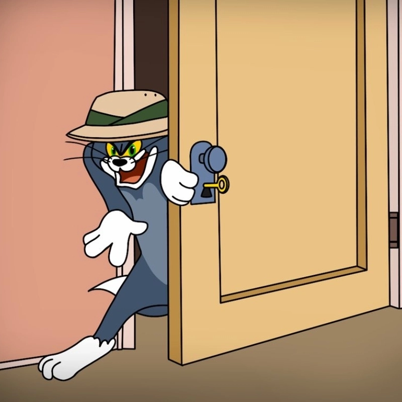 Khi meme mèo tom mở cửa, ai đang đứng chờ?