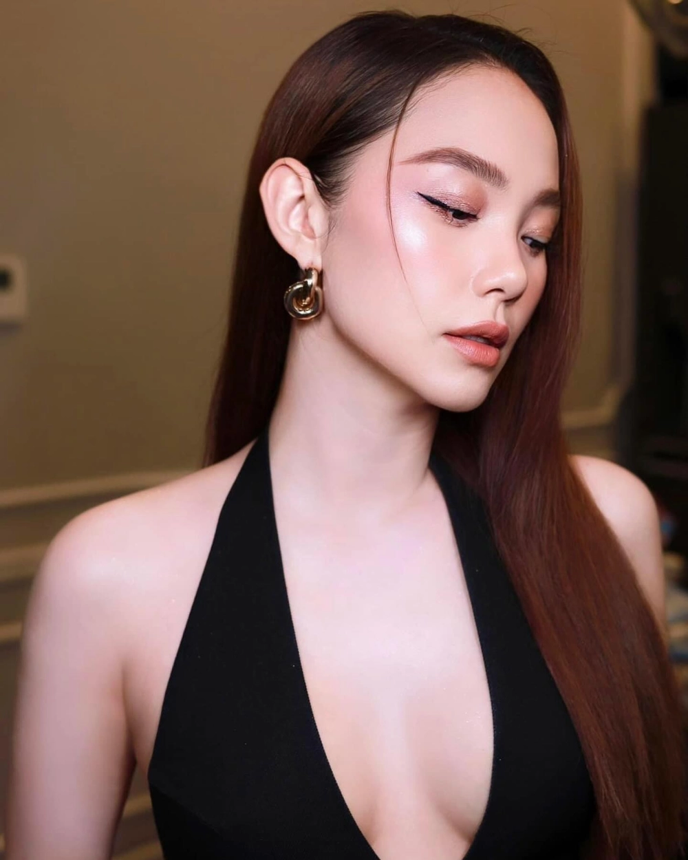 Vẻ đẹp trẻ trung của Minh Hằng diễn viên nổi tiếng Việt Nam