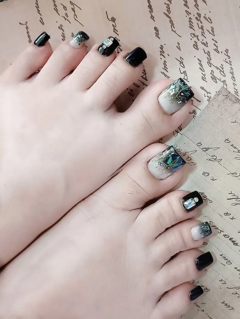 Mẫu móng chân xà cừ đẹp giúp nàng thêm phần nổi bật trong mọi sự kiện