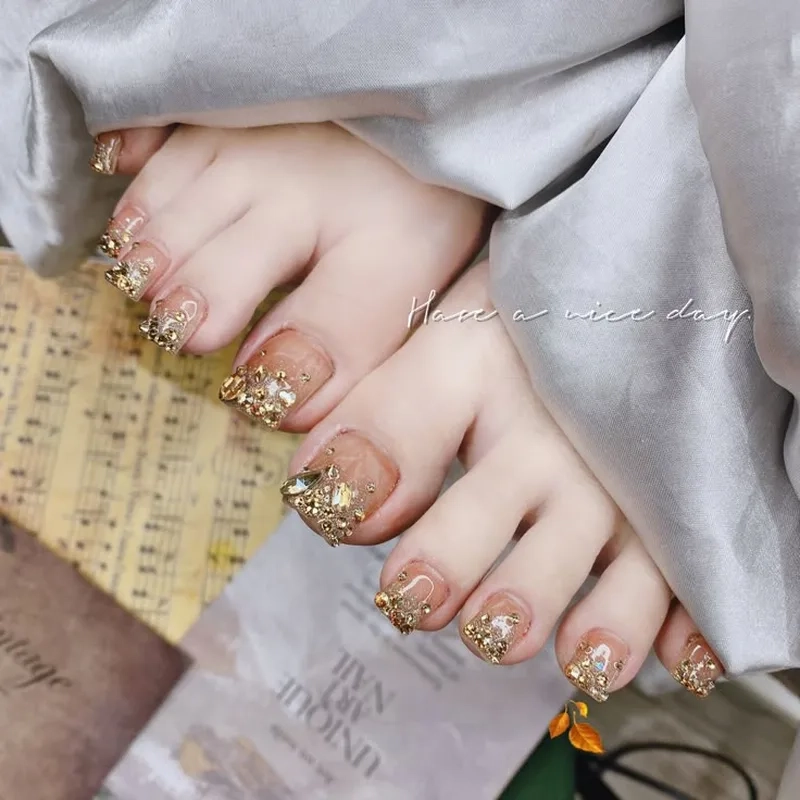 Mẫu móng chân ẩn xà cừ đẹp giúp nàng trông sang trọng và đầy quyến rũ