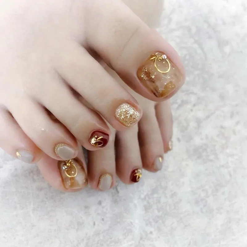 Mẫu móng chân ngắn đẹp phù hợp cho nàng yêu thích sự tối giản