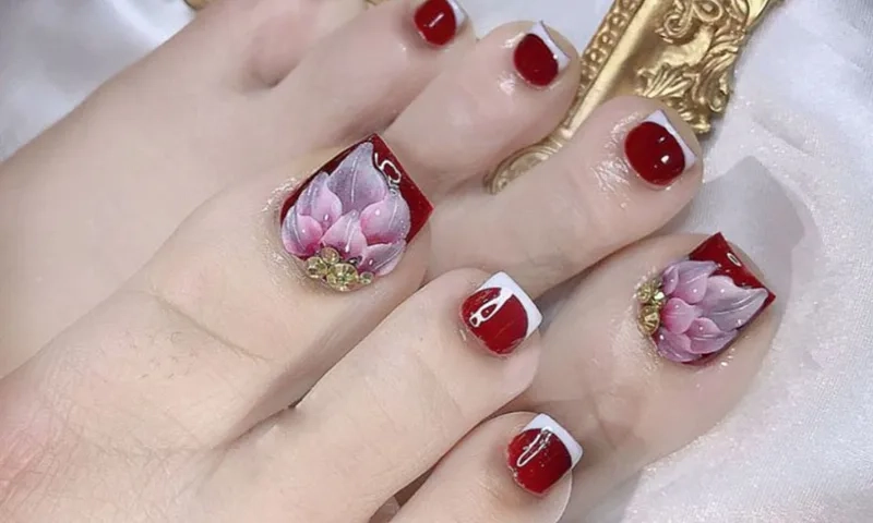 Gợi ý mẫu móng chân đón tết cho nàng thêm duyên dáng