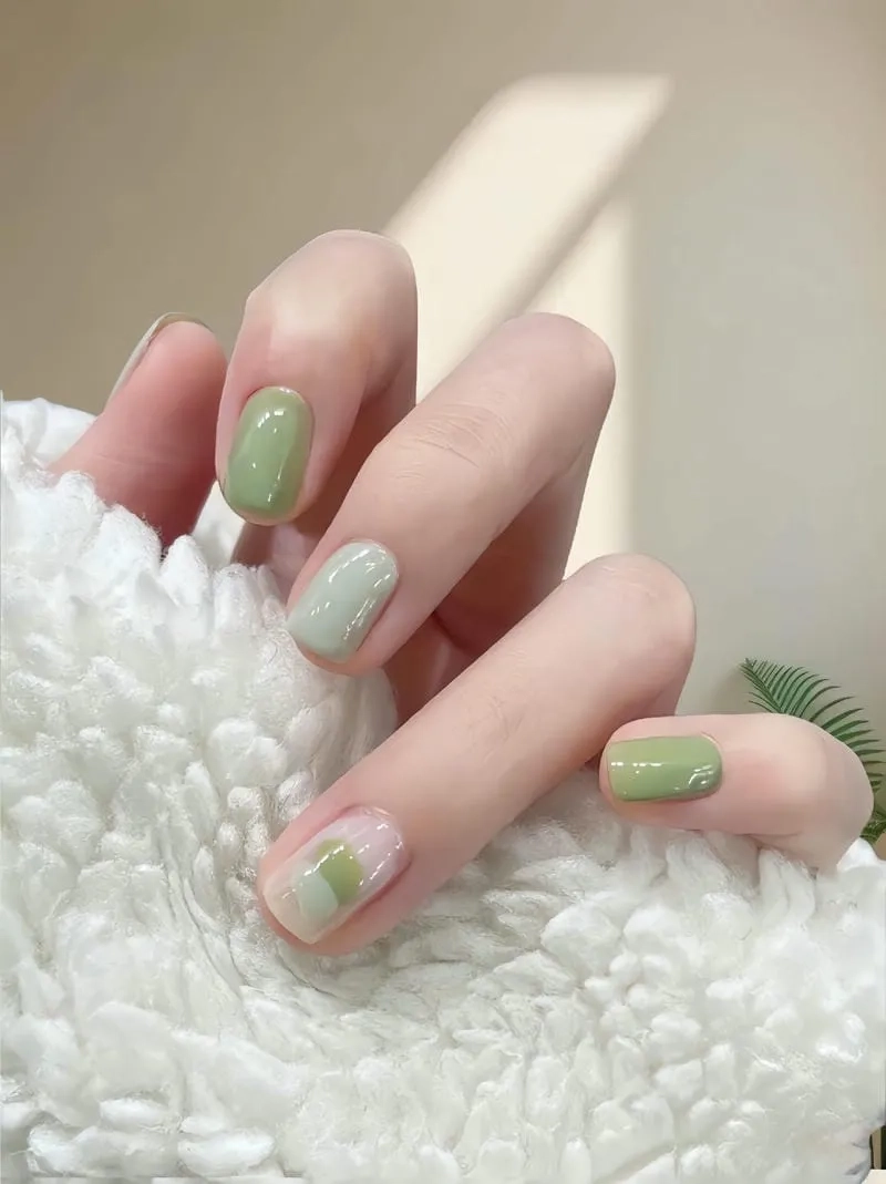 Sơn móng tay màu xanh bơ mang lại vẻ đẹp tươi mát và nhẹ nhàng