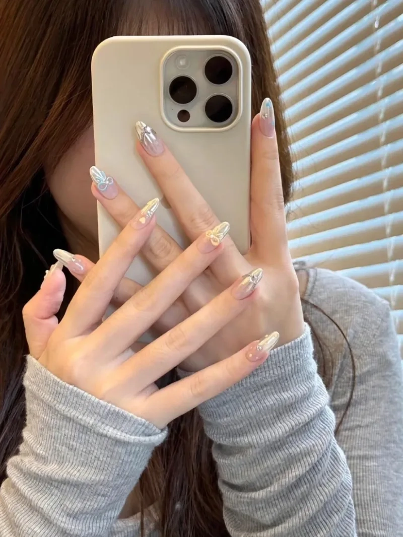 Các mẫu nail vẽ đơn giản giúp nàng luôn thời thượng