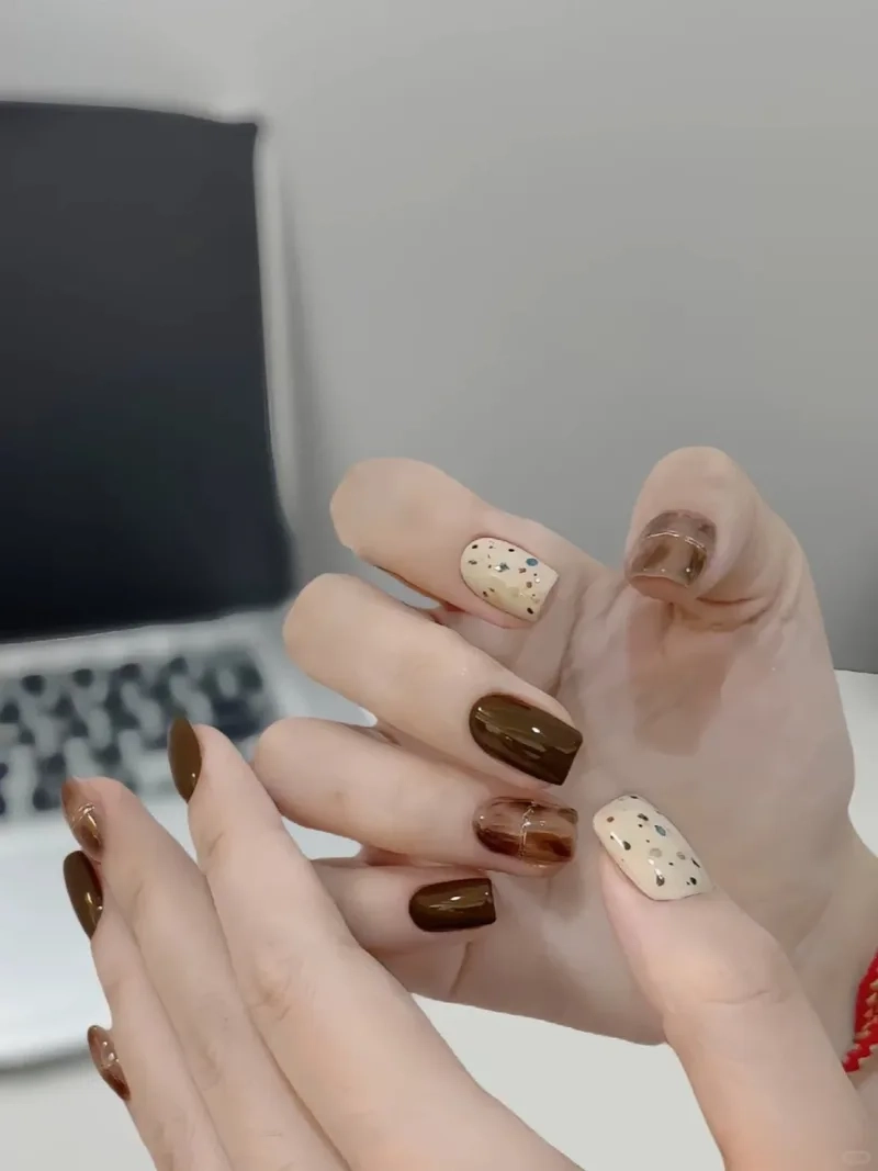 Các mẫu vẽ móng đơn giản mà đẹp giúp nàng tự tin tỏa sáng