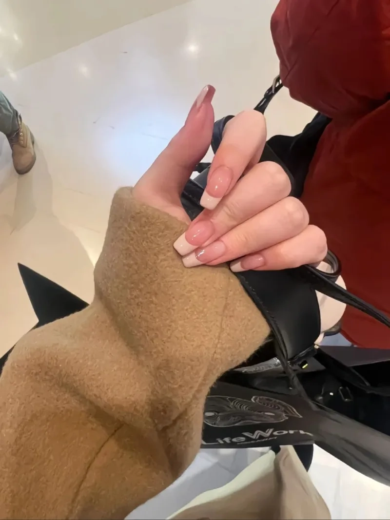 Những mẫu vẽ nail đơn giản nhưng vẫn cực kỳ sang trọng