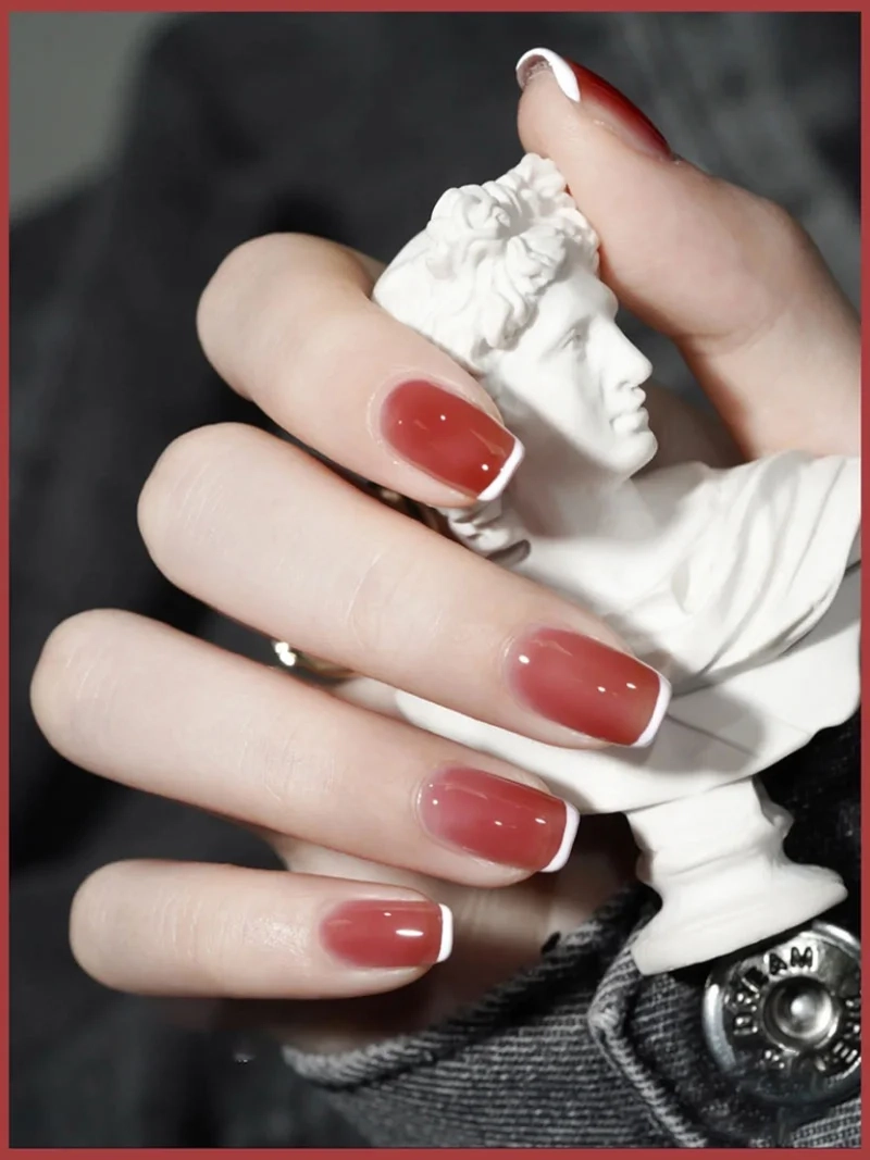 Mẫu nail móng ngắn cho cô dâu giúp nàng luôn tự tin trong mọi khoảnh khắc