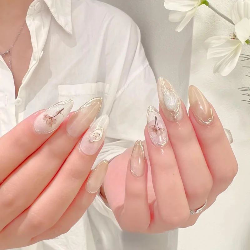 Các mẫu nail đẹp cho cô dâu giúp nàng thêm phần rạng rỡ