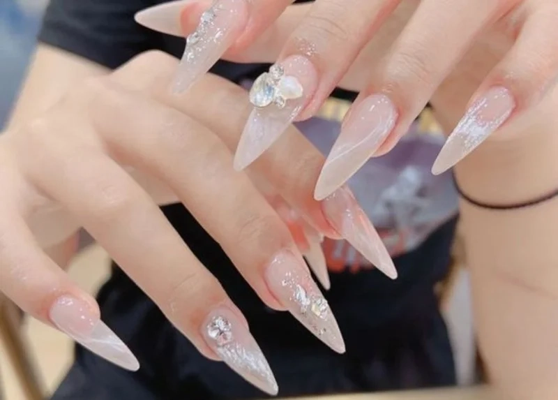 Bộ móng cho cô dâu giúp nàng tự tin khoe sắc trong ngày hạnh phúc