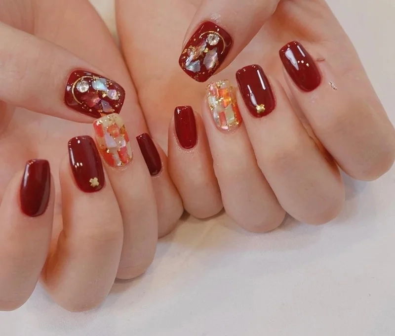 Mẫu móng tay cô dâu giúp nàng luôn nổi bật trong ngày cưới
