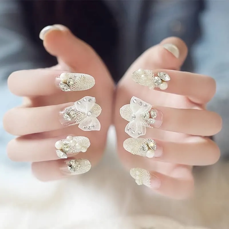 Mẫu nail cô dâu giúp nàng thêm phần xinh đẹp và rạng rỡ