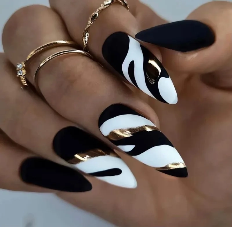 Mẫu nail đen trắng phong cách cổ điển nhưng không bao giờ lỗi mốt