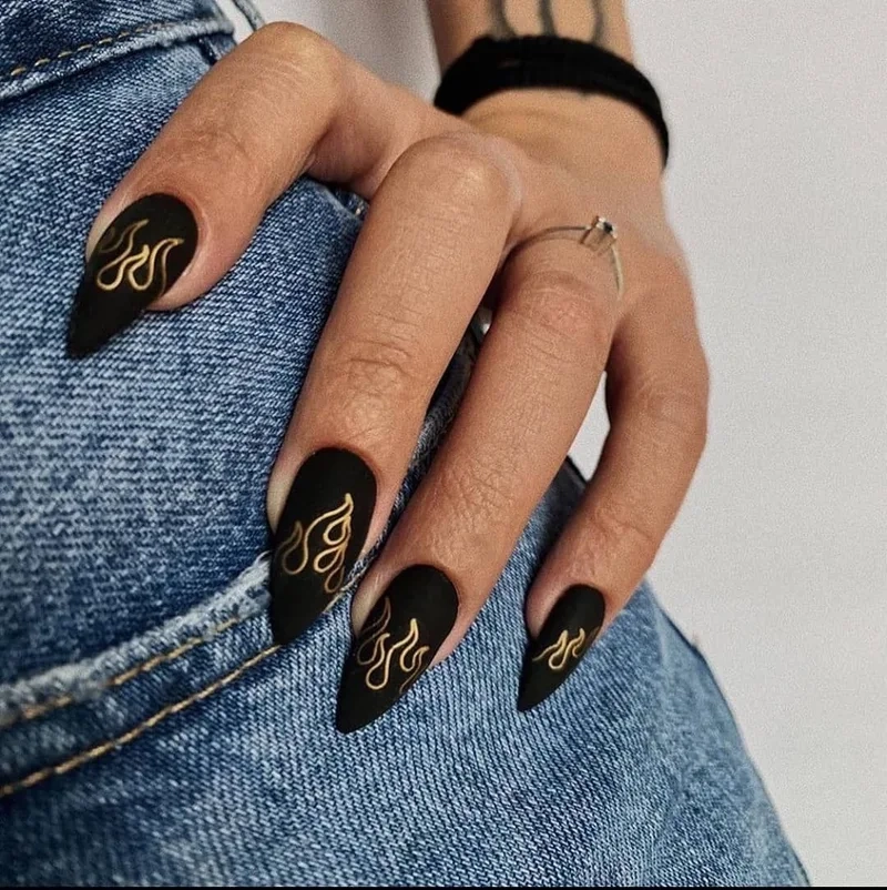 Màu nail cho da ngăm đen giúp tôn da và tạo phong cách thời thượng