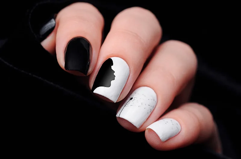 Mẫu nail đen trắng cá tính giúp nàng thể hiện phong cách riêng biệt