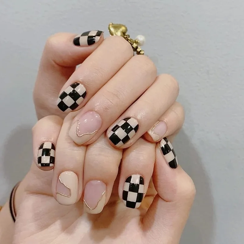 Nail caro đen trắng thời thượng giúp nàng luôn nổi bật