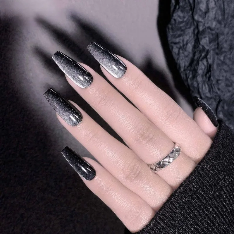 Nail mắt mèo kim cương đen lấp lánh với hiệu ứng ánh sáng đặc biệt