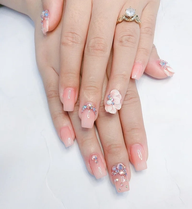 Nail đính đá hàn quốc nhẹ nhàng nhưng vẫn đầy sang trọng