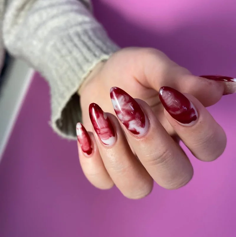 Cá tính với mẫu nail loang đỏ đầy nghệ thuật và sáng tạo