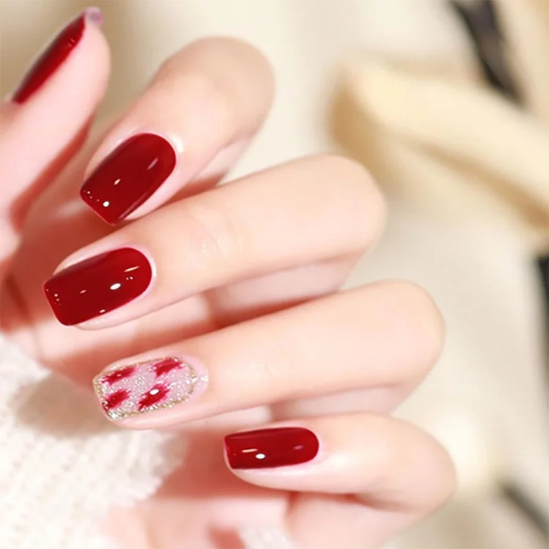 Trong suốt thanh lịch với mẫu nail sơn thạch đỏ đầy tinh tế
