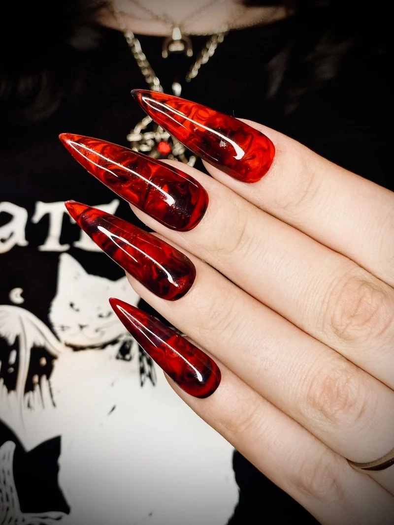Mẫu nail đỏ sang chảnh dành riêng cho những cô nàng sành điệu