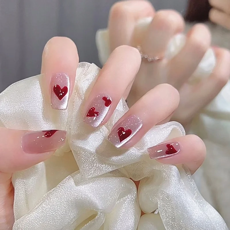 Nail đỏ trái tim ngọt ngào cho cô nàng yêu phong cách dễ thương