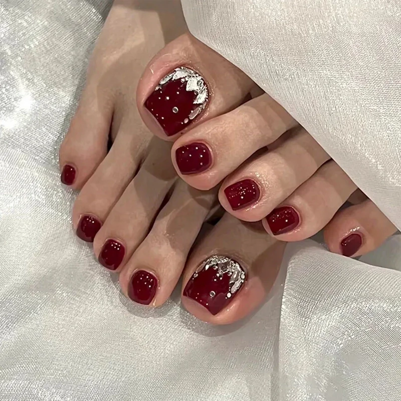 Tổng hợp các mẫu móng chân màu đỏ đẹp được yêu thích nhất
