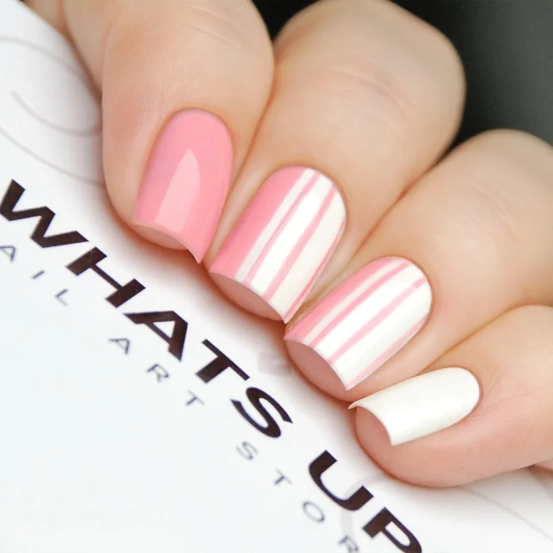 Các mẫu nail kẻ sọc tạo điểm nhấn tinh tế cho bàn tay