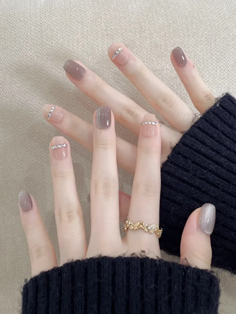 Nail đơn giản cho học sinh móng dài giúp nàng thêm phần nữ tính
