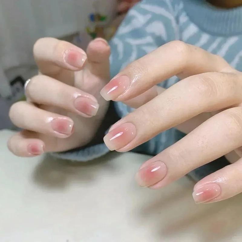 Mẫu nail tay đơn giản nhẹ nhàng giúp nàng luôn tỏa sáng