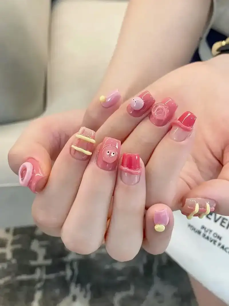 Mẫu vẽ móng hoạt hình giúp nàng nổi bật giữa đám đông