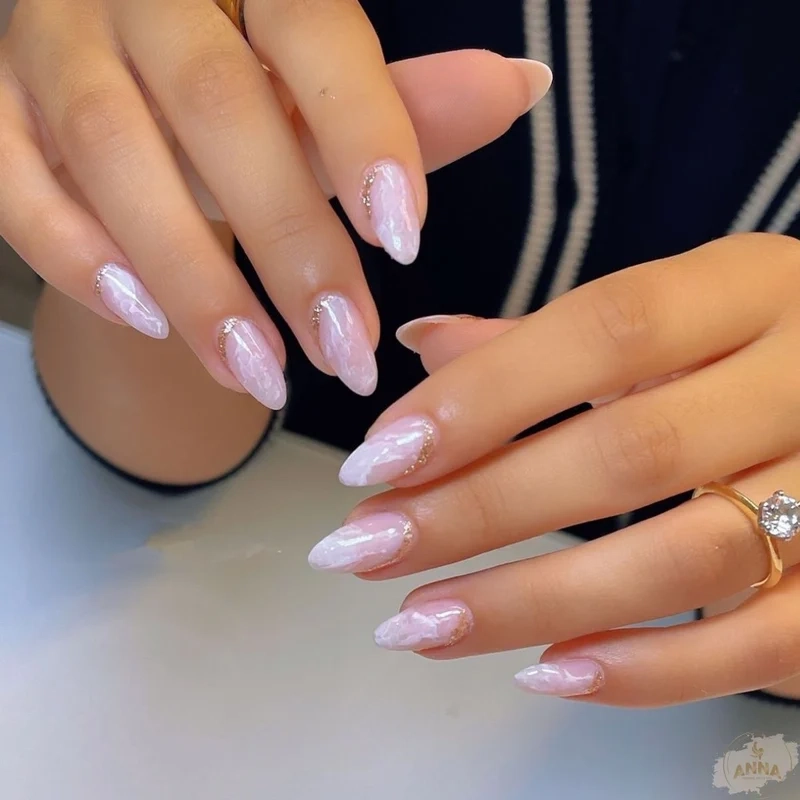 Mẫu nail kim tuyến đẹp đang được săn đón nhất