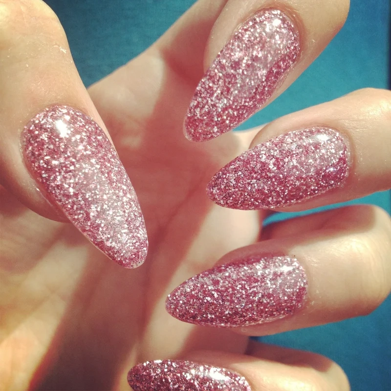 Nail ẩn kim tuyến tạo hiệu ứng trong suốt cuốn hút