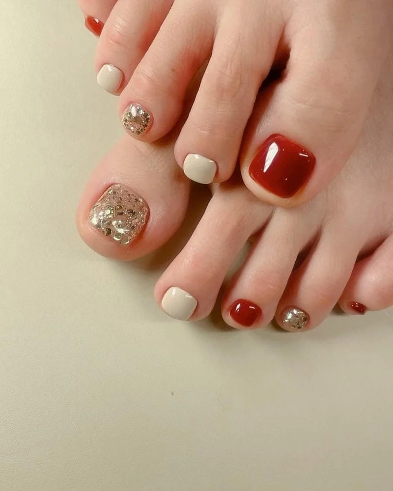 Nail chân kim tuyến đơn giản mà sang trọng
