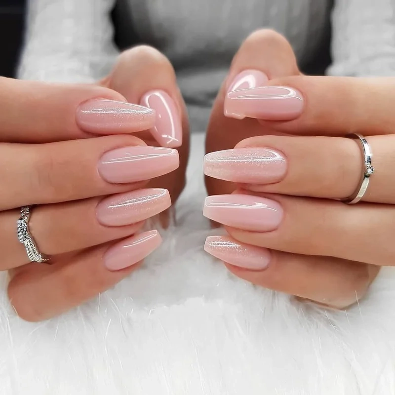 Móng tay mắt mèo huyền bí giúp nàng thêm phần cá tính