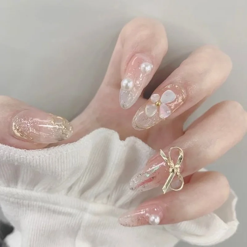 Sơn mắt mèo đầu móng đơn giản nhưng vẫn cuốn hút